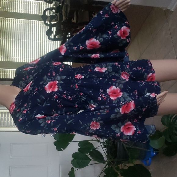 Peyton Bre 16 or woman's size 4 elaborate bell sleeves blue romper vibrant - Picture 2 of 11